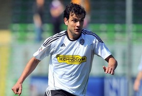 Пароло продлил контракт с Чезеной до 2015 года Однако клуб не исключает возможной продажи футболиста.