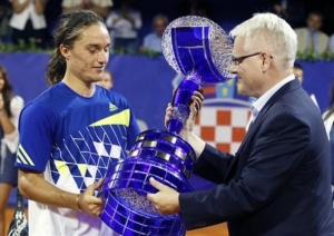 Долгополов: "Прическу менять не стану" Украинский теннисист Александр Долгополов ответил на вопросы пользователей Facebook. 