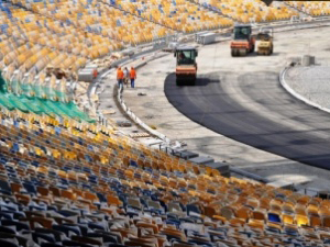 На Олимпийском установлены четверть мембраны и 20 тысяч сидений Реконструкция стадиона идет полным ходом.