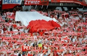 Польша разработала универсальный билет для гостей Евро-2012 "Polish Pass" позволит владельцу резервировать гостиничные места, передвигаться в городах и ...