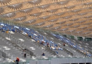 НСК Олимпийский: установка сидений идет полным ходом Сейчас рабочие обустраивают второй ярус трибун на стадионе.