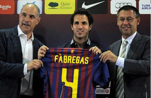 Фабрегас: "Рад вернуться домой" Новичок Барселоны поделился впечатлениями от подписания контракта с каталонским клубом.