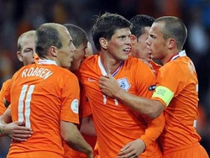 Голландия без Афеллая и Роббена Тренер сборной Нидерландов Берт Ван марвийк огласил состав на матчи с Сан-Марино и Финляндией.