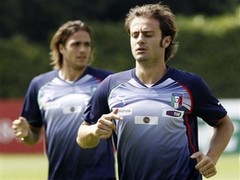 Палермо хочет купить Джилардино Борьба за нападающего сборной Италии продолжается.