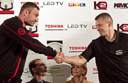 Кличко: "Бой не был простым" Виталий Кличко прокомментировал очередную успешную защиту пояса чемпиона мира WBC.