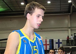 Еще один украинец сыграл на Евробаскете Перед очередными матчами Евробаскета в Каунасе состоялся Матч звезд среди игроков сборных U-18.