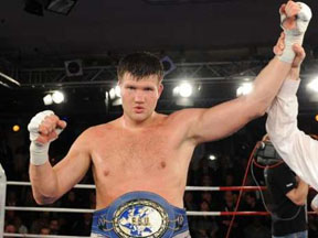 Димитренко победил Спротта по очкам Александр Димитренко отстоял свой титул чемпиона Европы в супертяжелом весе.