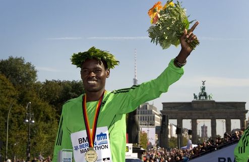 Легкая атлетика. Макау выиграл Берлинский марафон с мировым рекордом Кениец побил рекорд легендарного эфиопа Хайле Гебреселассие.