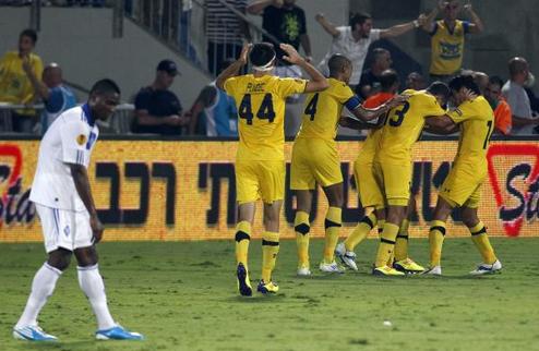 Динамо поздравило Шевченко ничьей с Маккаби Киевский клуб должен быть доволен и одним очком в Израиле, ведь практически весь матч провел в обороне. 