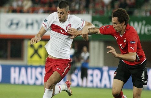 Йылмаз: "На своем поле можем победить немцев" Форвард сборной Турции уверен в своей команде.