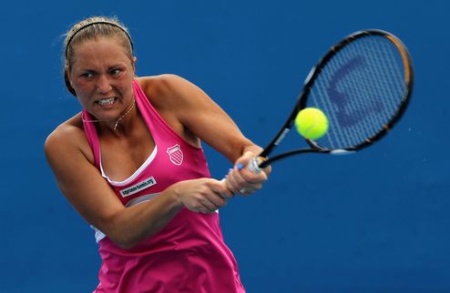 Е.Бондаренко завершила выступления в Линце Украинская теннисистка провела всего пять геймов против Елены Янкович, после чего отказалась от продолжения б...