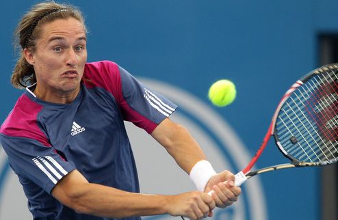 Долгополов рвется в четвертьфинал Александр Долгополов продолжил победную серию на престижном мужском турнире в Шанхае.

