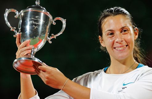 Стосур сложила оружие перед Бартоли Французская теннисистка триумфовала на женском турнире с призовым фондом 220 тыс. долларов, который завершился в Оса...