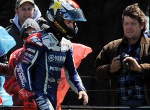 MotoGP. Лоренсо был прооперирован Хорхе получил неприятную травму пальца руки.