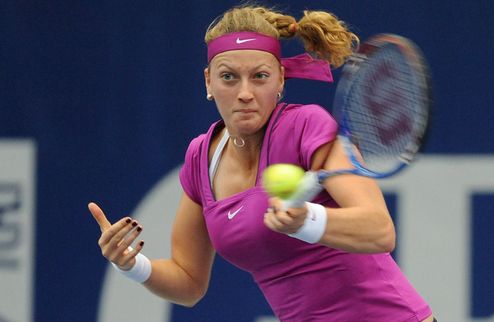 Квитова сломила Звонареву В первом матче итогового турнира года WTA в красной группе чешская теннисистка в двух сетах уверенно победила россиянку.