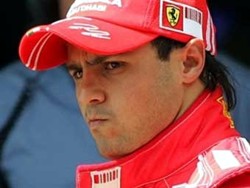 Масса: "Мыслями я с семьями Симончелли и Уэлдона" Гонщик Формулы-1 Фелипе Масса прокомментировал трагические события последнего времени.