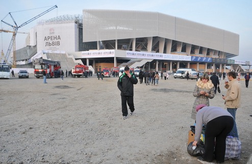 УЕФА примет стадион во Львове 12 ноября До этой даты стадион должен быть полностью готов. 