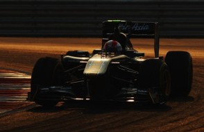 Трулли: "Трек в Абу-Даби не самый тяжелый в Ф-1" Пилот Лотус надеется, что команда сумеет сохранить десятое место в Кубке Конструкторов.