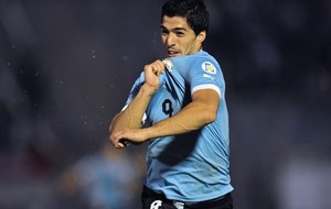 Суарес получил травму Уругваец не сможет помочь своей сборной в ближайшей игре.