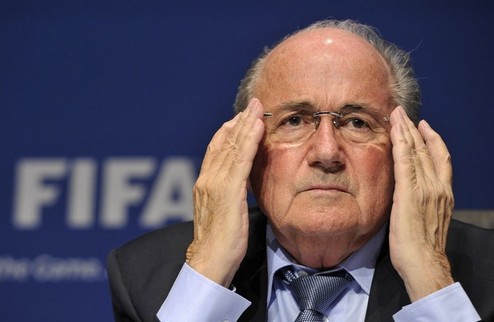Блаттер в отставку не собирается Президент ФИФА не готов покинуть свой пост после скандала.