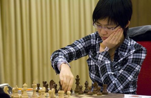 Шахматы. Китаянка лидирует в матче за мировую корону В Тиране продолжается матч за звание лучшей шахматистки мира.