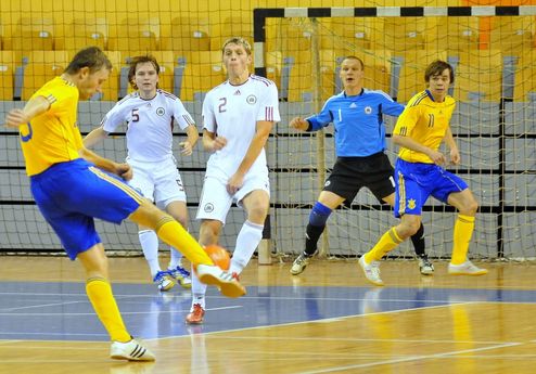 Футзал. Украина снова громит Латвию Второй товарищеский матч также закончился уверенной победой нашей сборной.