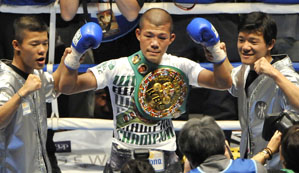 Коки Камеда нокаутировал Масиаса Японский боксер в третий раз защитил свой чемпионский титул. 