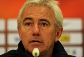 Ван Марвейк у руля сборной Голландии до 2016 года Местная федерация футбола продлила соглашение со специалистом.