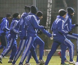 Футболисты Динамо приступили к тренировкам Правда, начать тренировочный процесс в полном составе не удалось. 