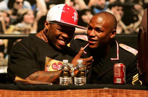 50 Cent: "Паккьяо боится Мейвезера" Известный рэпер и друг Флойда Мейвезера (42-0, КО 26) 50 Cent недоумевает, почему Мэнни Паккьяо (54-3-2, КО 38) не х...