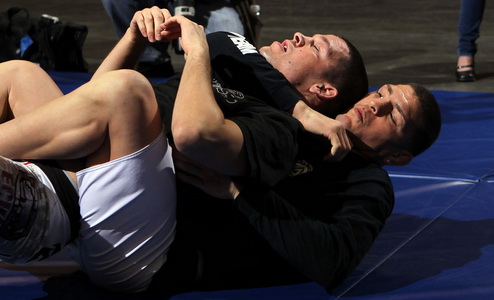 UFC 143. Открытая тренировка. ВИДЕО Предлагаем вашему вниманию видео открытой тренировки главных участников UFC 143 Карлоса Кондита и Ника Диаза.