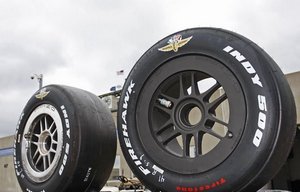 IndyCar продлил контракт с FireStone Шинный поставщик останется в американских гонках до 2014-го года.