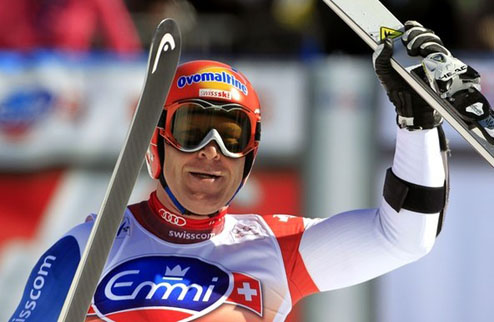 Горные лыжи. Куш выигрывает в Кран-Монтане На этапе Кубка мира в Кран-Монтане (Швейцария) первое место в супергиганте досталось местному спортсмену.