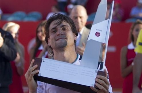 Феррер отобрал титул у Альмагро В финале турнира в Буэнос-Айресе Давиду Ферреру потребовалось три сета, чтобы выиграть второй трофей в сезоне.