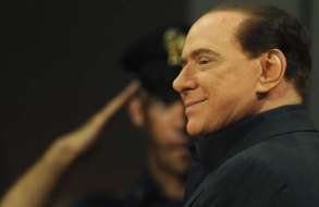 Берлускони "хвалит" ван Перси Владелец Милана о возможной покупке нападающего лондонского Арсенала.