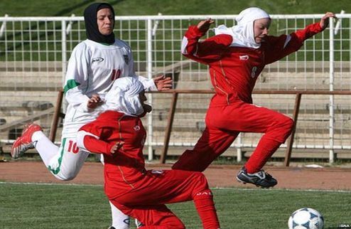 Иранские женщины смогут играть в хиджабах Женской сборной Ирана пошли навстречу.