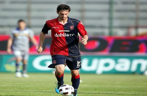 Милан отдаст семь миллионов за Астори Не исключено, что защитник Кальяри вновь станет игроком россонери.