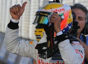 Формула-1. Хэмилтон: "Приятно начинать сезон такими результатами" Льюис поделился впечатлениями после завоевания поула на трассе в Альберт Парке.