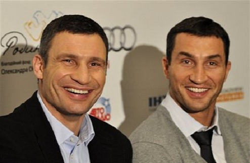 Владимир Кличко: "Я был против поединка Виталия с Чисорой" Владимир Кличко признался: он считал, что его брату нужно завершать карьеру.