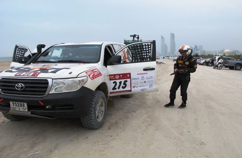 Стартовал второй этап Кубка мира Abu Dhabi Desert Challenge 2012 В воскресение 1 апреля стартовал второй этап Кубка Мира по ралли-рейдам Abu Dhabi Deser...