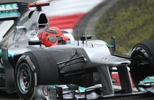 Формула-1. Гран-при Китая. Шумахер задает темп Михаэль Шумахер показал, что в квалификации Мерседес вполне может побороться за поул.