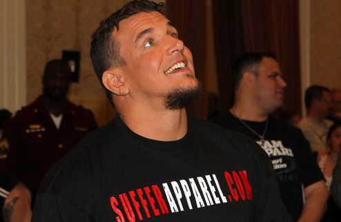 Фрэнк Мир вышел на замену Овериму Новым соперником Джуниора дос Сантоса на UFC 146 стал Фрэнк Мир.