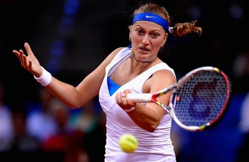 Штутгарт (WTA). Кербер не смогла сдержать Квитову Чешская теннисистка стала последней полуфиналисткой престижного турнира в Германии.