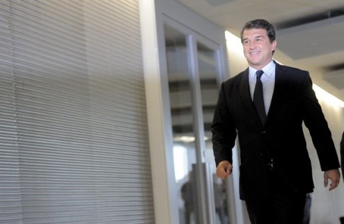 Лапорта может вернуться в Барселону Экс-президент каталонского клуба недоволен работой нынешнего правления.