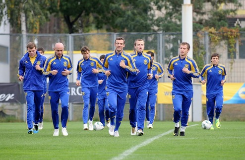 Сегодня сборная Украины приступает к тренировкам В Турции команда Блохина будет трудиться в режиме двухразовых тренировок.