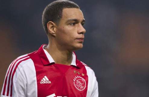 Ван дер Виль готов покинуть Аякс 24-летний защитник решил сменить клуб.