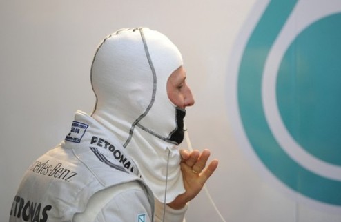 Формула-1. Шумахер доволен несостоявшимся поулом Квалификацию к завтрашней гонке пилот Мерседеса выиграл.