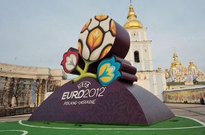 Украина: еще один рекорд подготовки к Евро-2012 Украина подготовилась к чемпионату Европы 2012 года по футболу за рекордно короткий срок.