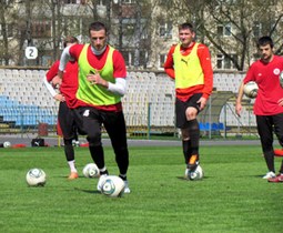 Волынь вышла из отпуска Игроки и тренеры Волыни сегодня собрались на стадионе Авангард после короткого летнего отпуска. 
