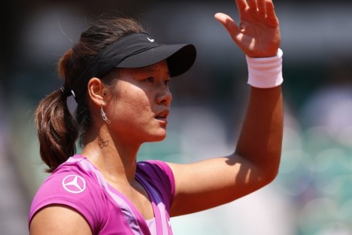 На Ли: "Буду продолжать работать над собой" Китайская теннисистка прокомментировала свое поражение в четвертом круге Ролан Гаррос.